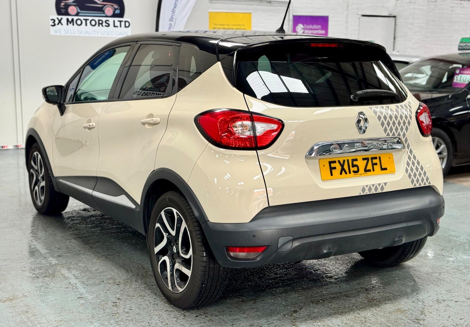 Used Renault Captur for sale - 77155623: Photo 10