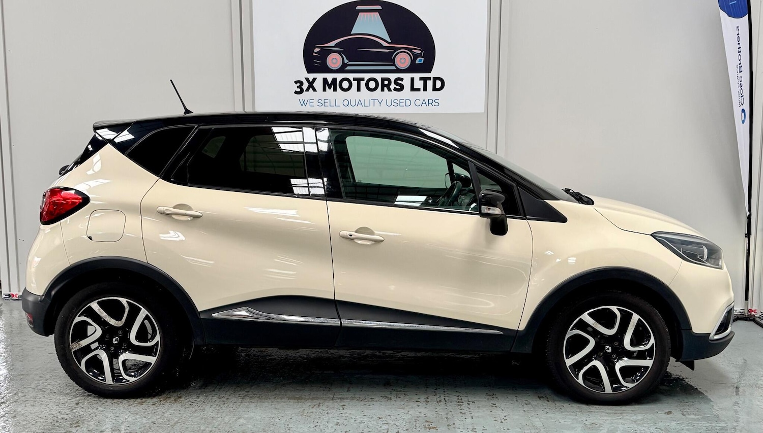 Used Renault Captur for sale - 77155623: Photo 12