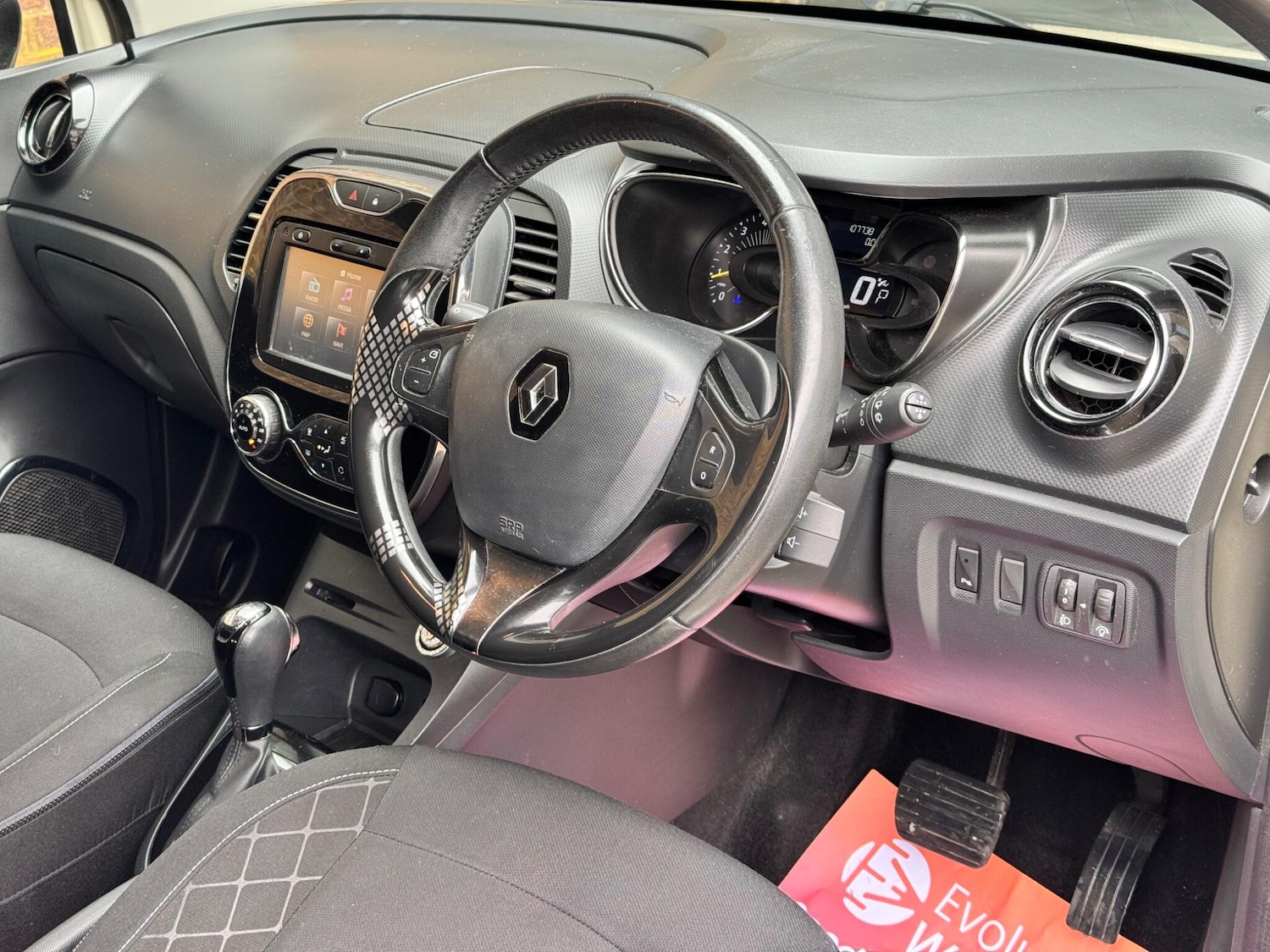 Used Renault Captur for sale - 77155623: Photo 19