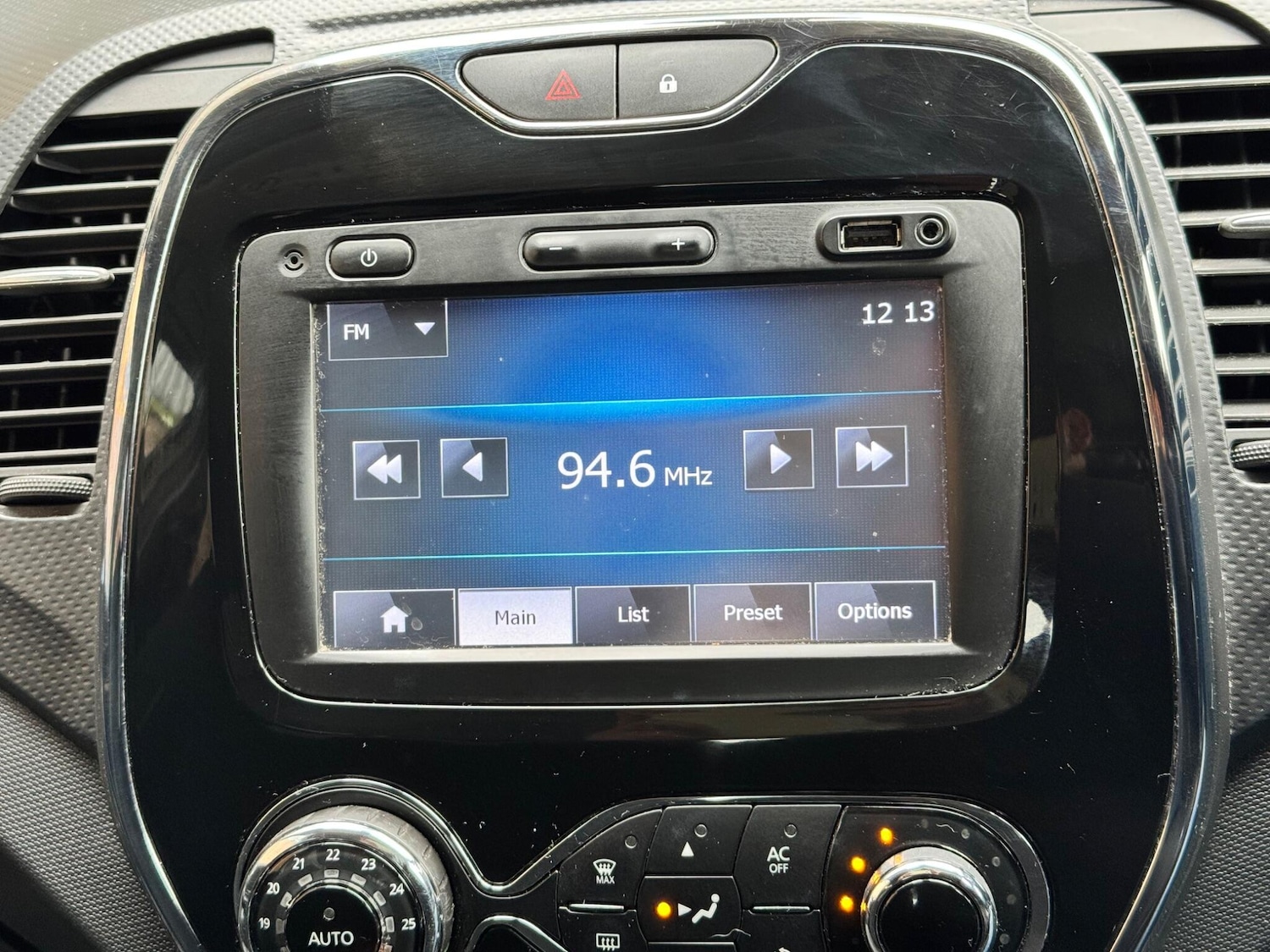 Used Renault Captur for sale - 77155623: Photo 25