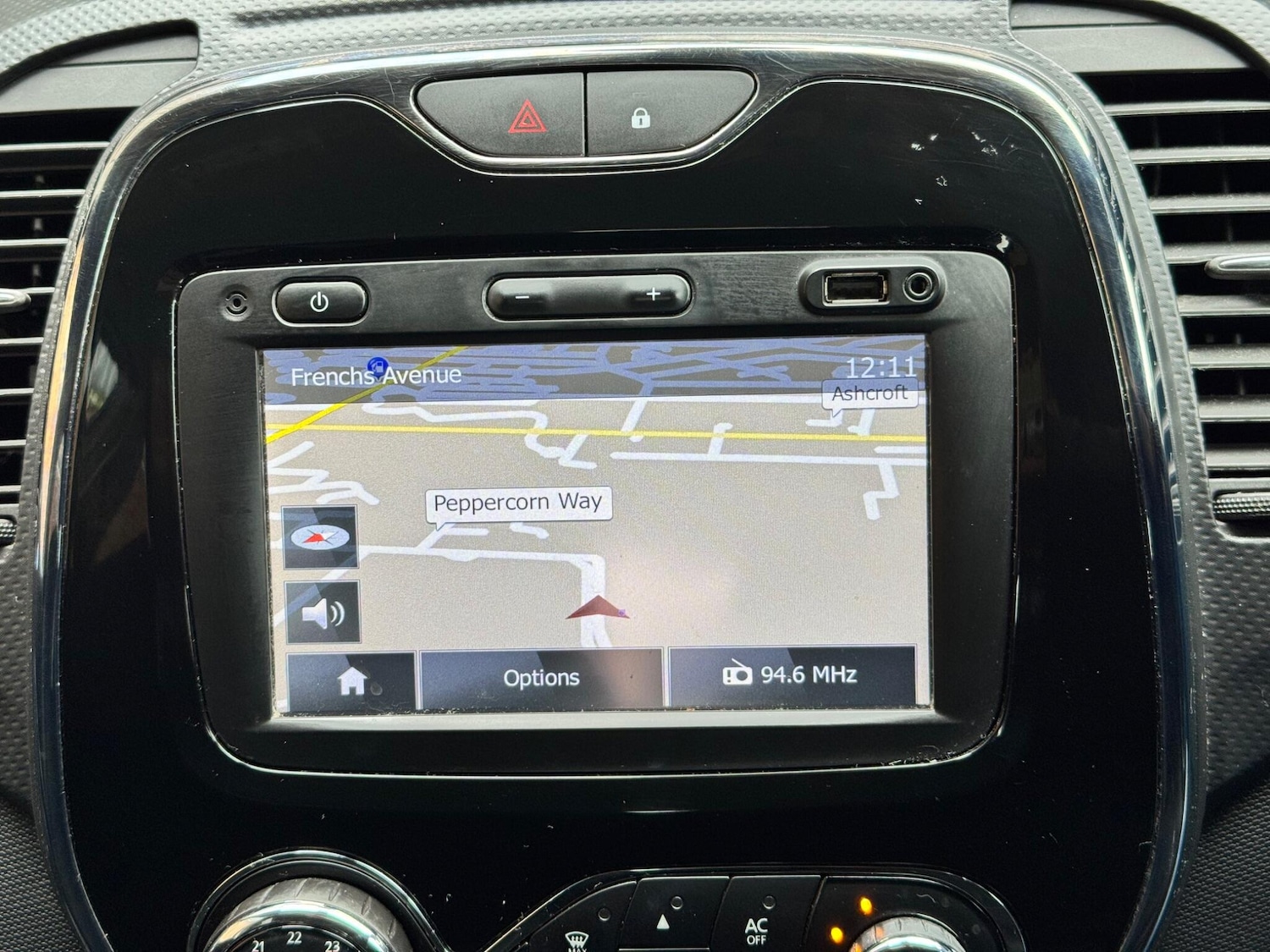 Used Renault Captur for sale - 77155623: Photo 26