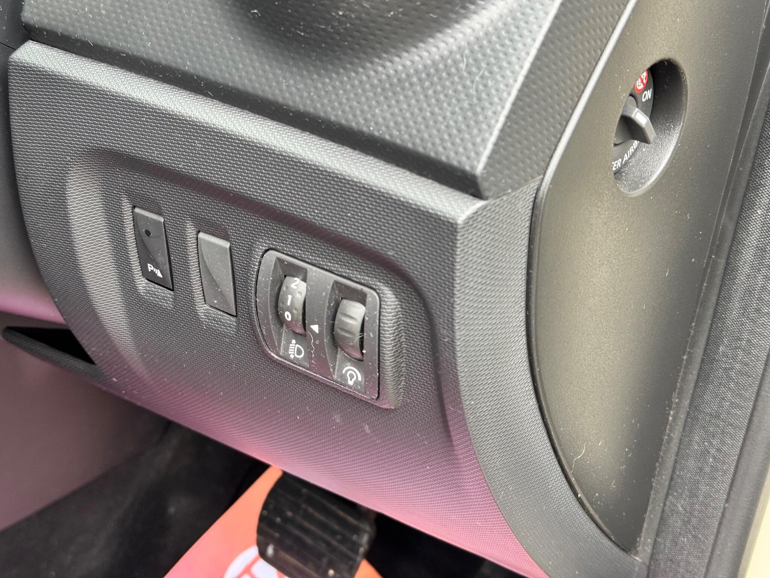 Used Renault Captur for sale - 77155623: Photo 29