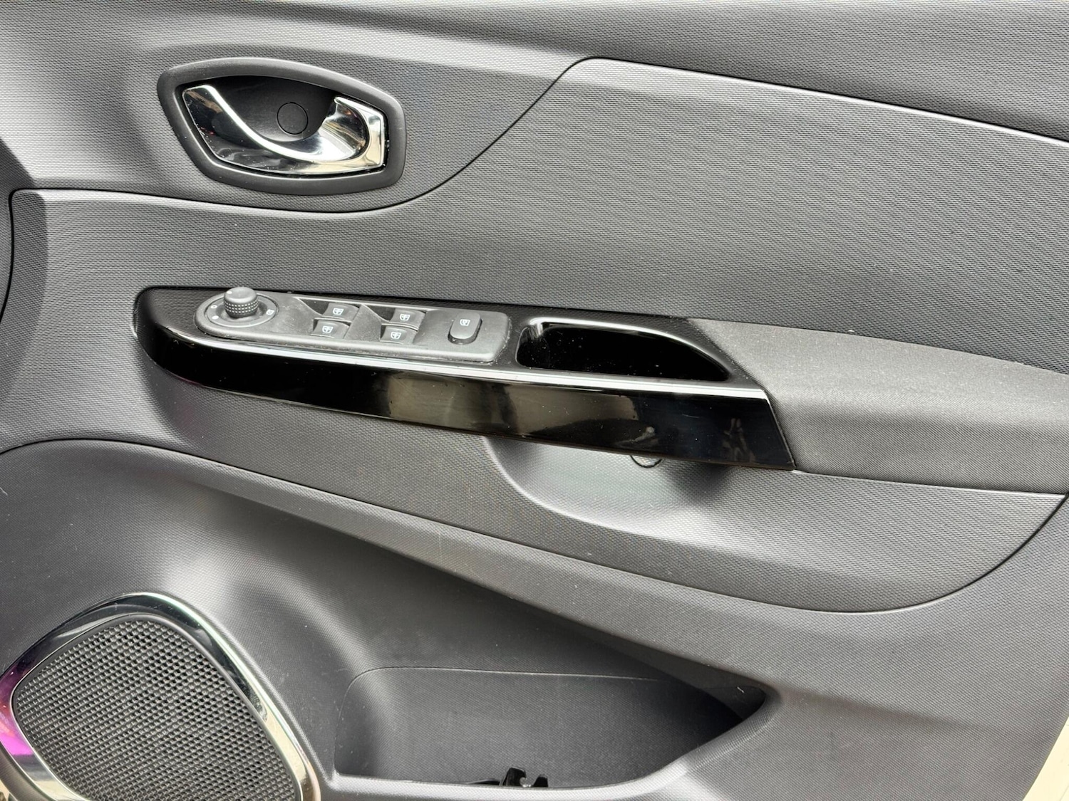 Used Renault Captur for sale - 77155623: Photo 32