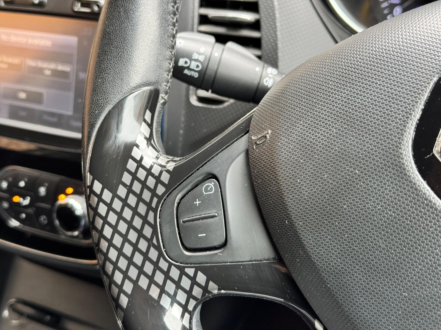 Used Renault Captur for sale - 77155623: Photo 40