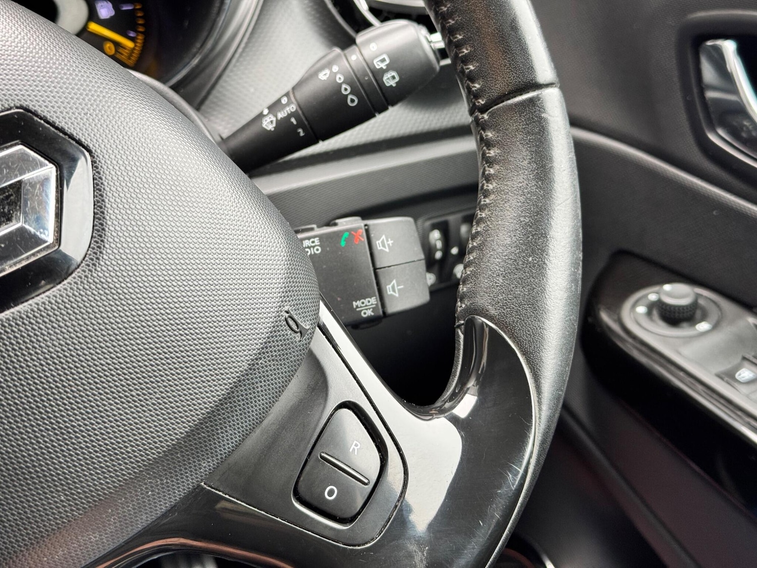 Used Renault Captur for sale - 77155623: Photo 41