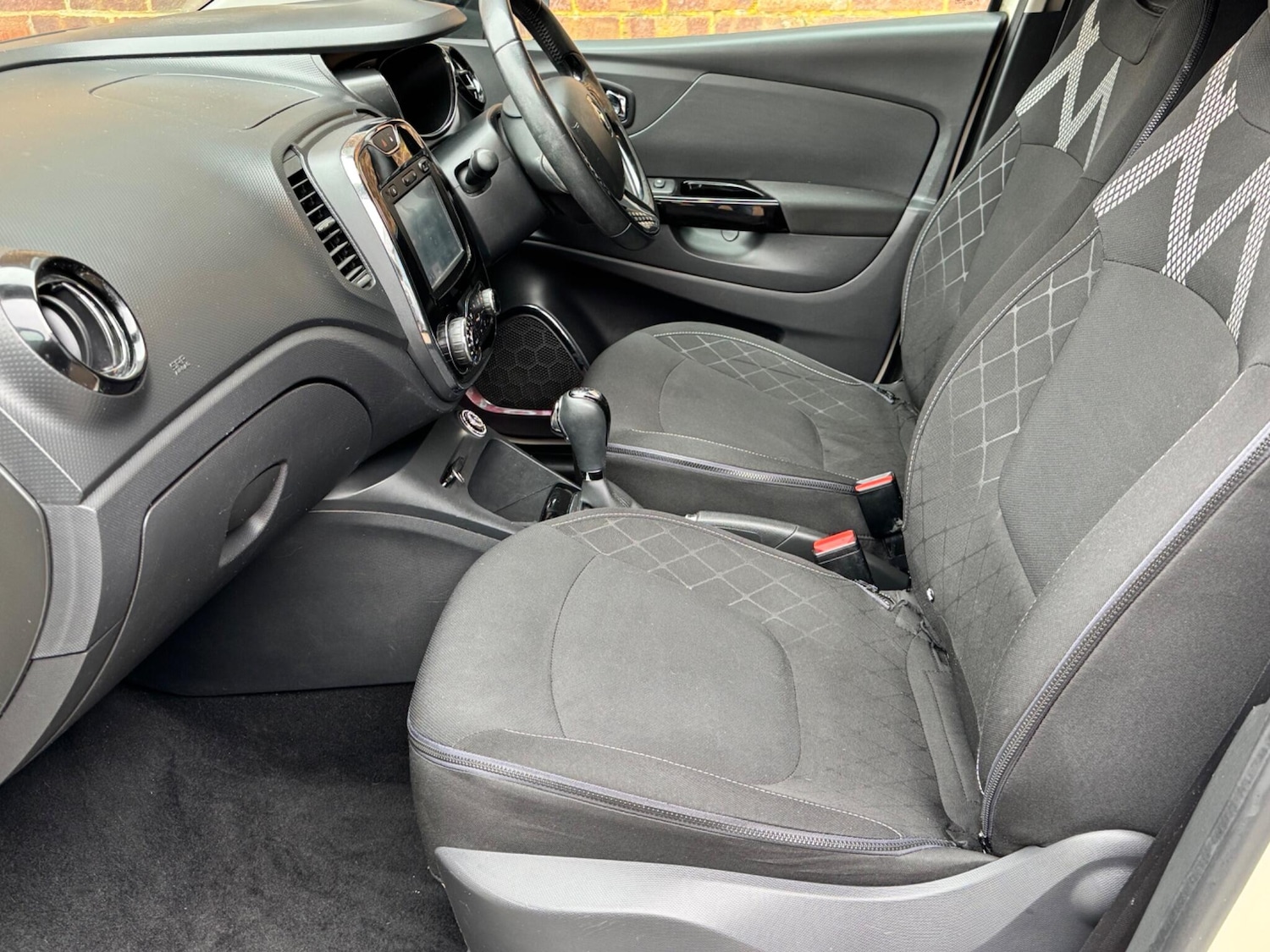 Used Renault Captur for sale - 77155623: Photo 5