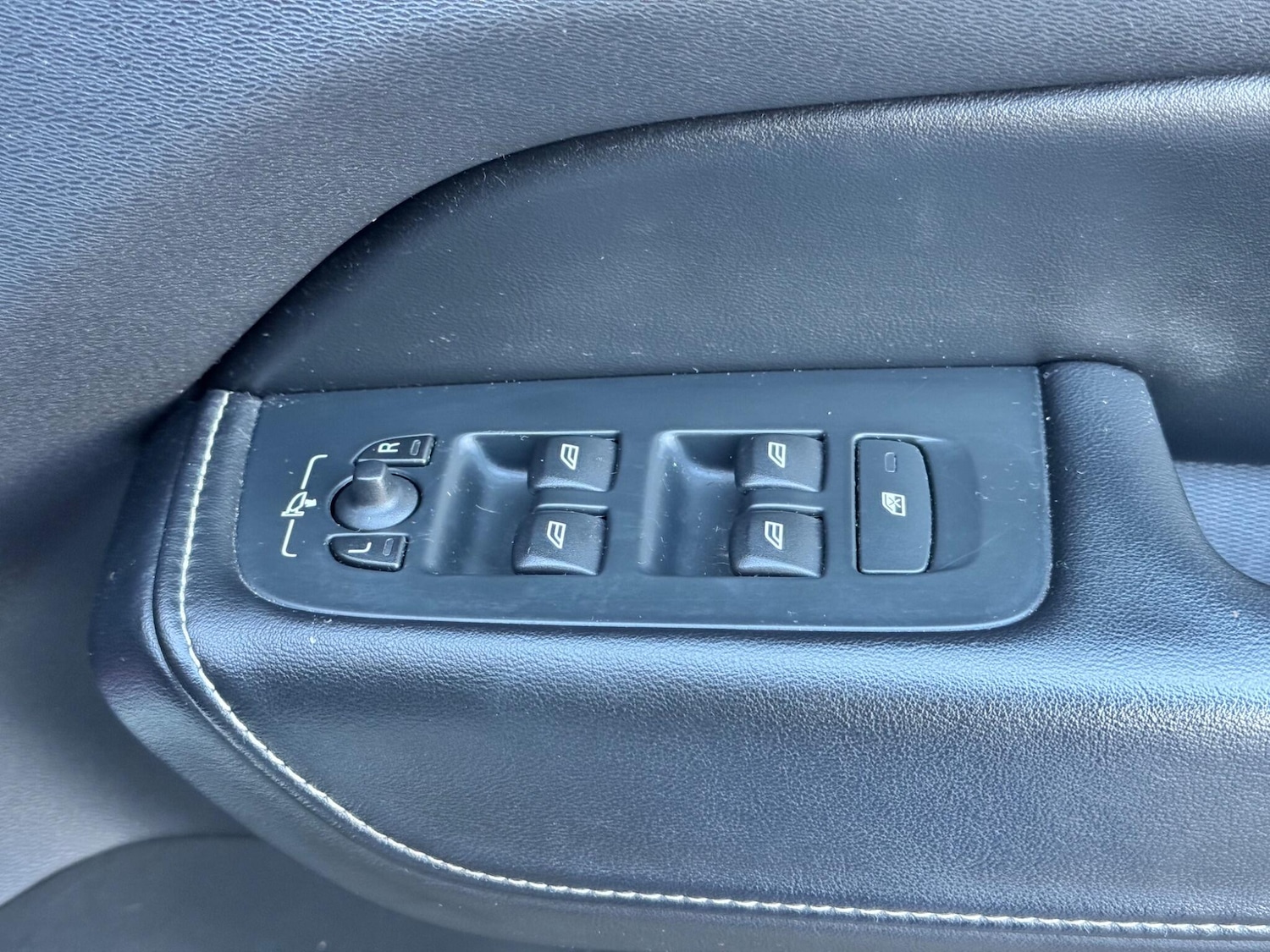 Used Volvo XC60 2018 for sale - 76572652: Photo 39