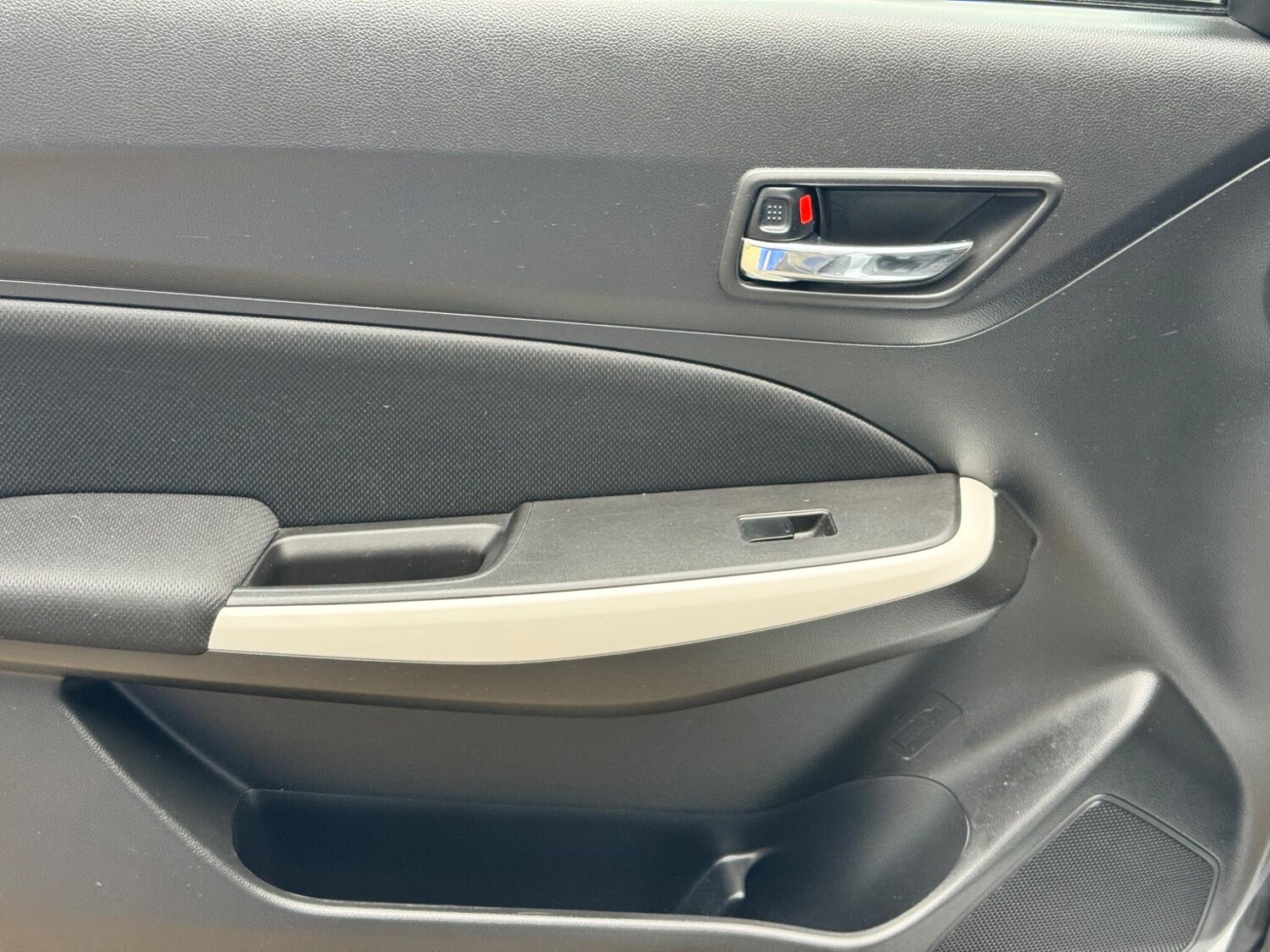 Used Suzuki Swift 2019 for sale - 76913332: Photo 32