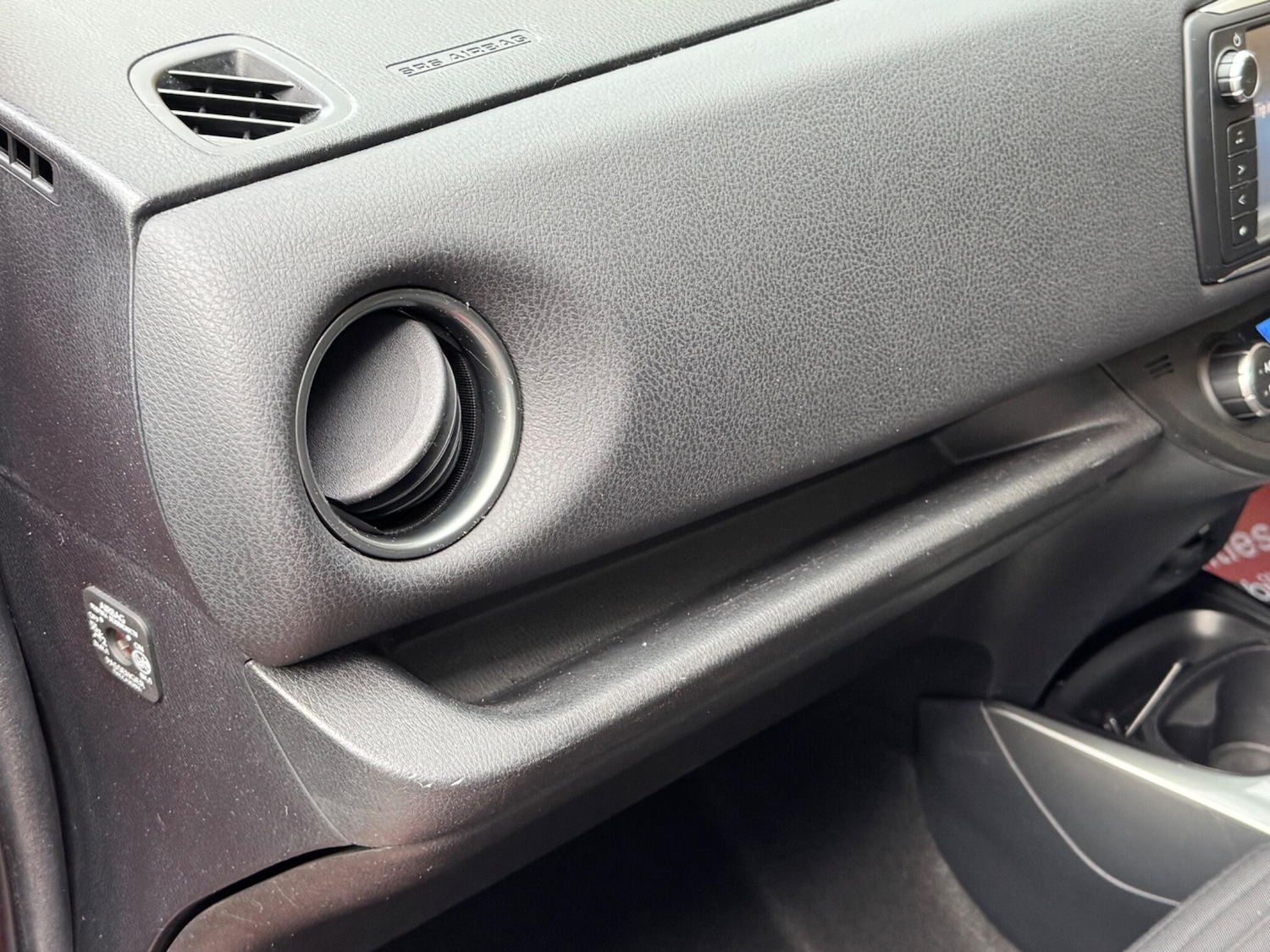 Used Toyota Yaris 2015 for sale - 76988304: Photo 26