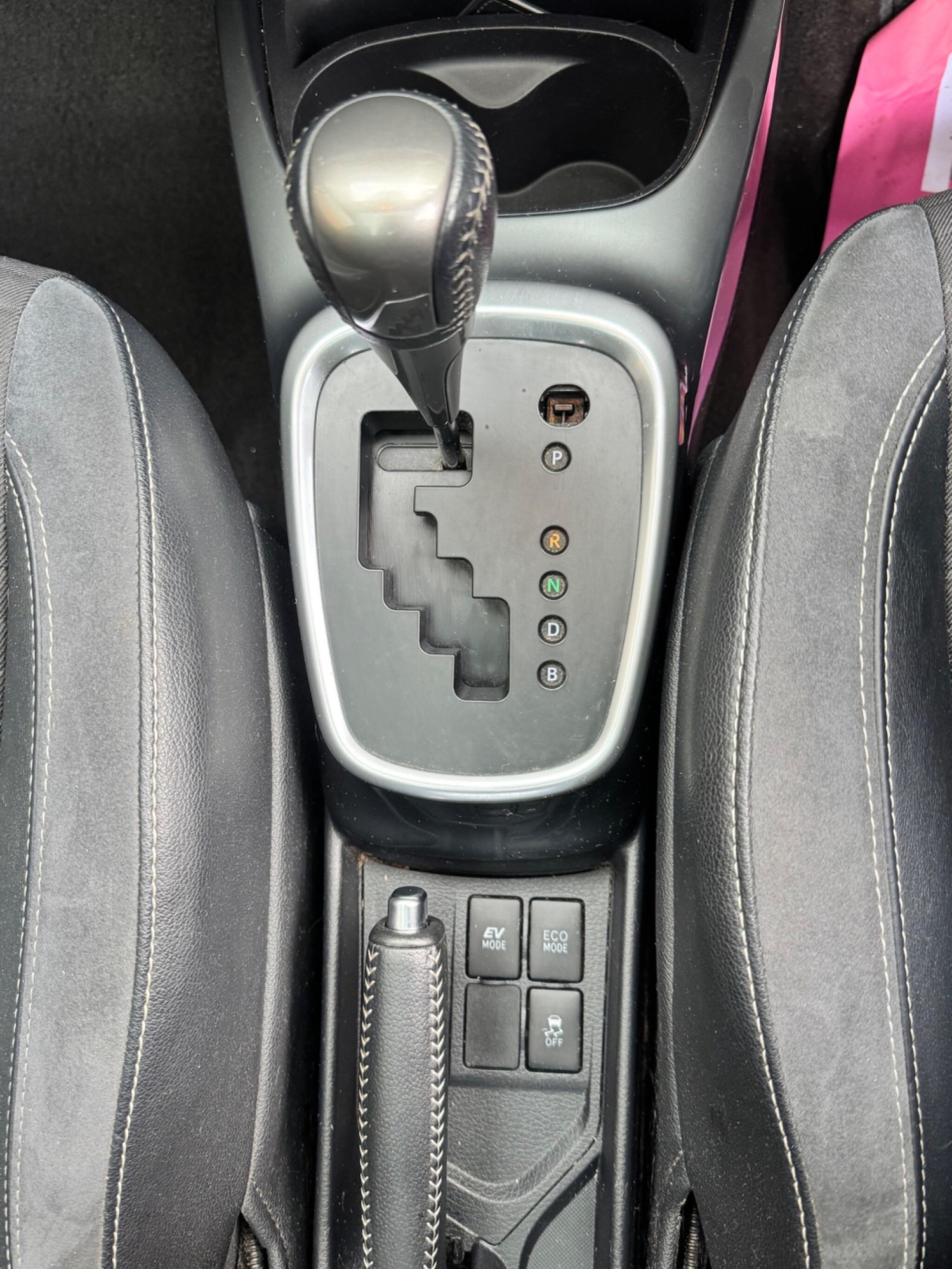 Used Toyota Yaris 2015 for sale - 76988304: Photo 30