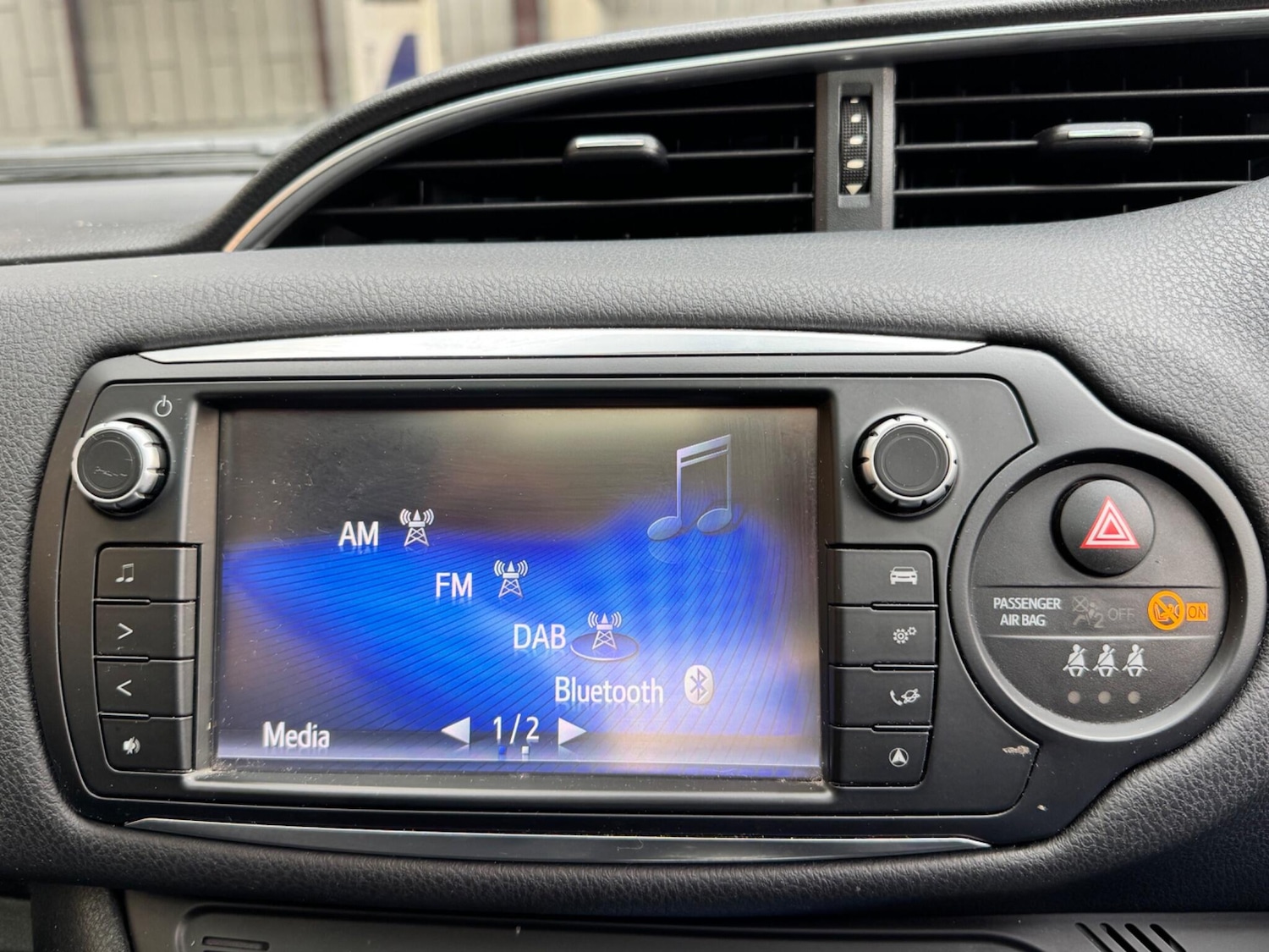 Used Toyota Yaris 2015 for sale - 76988304: Photo 31