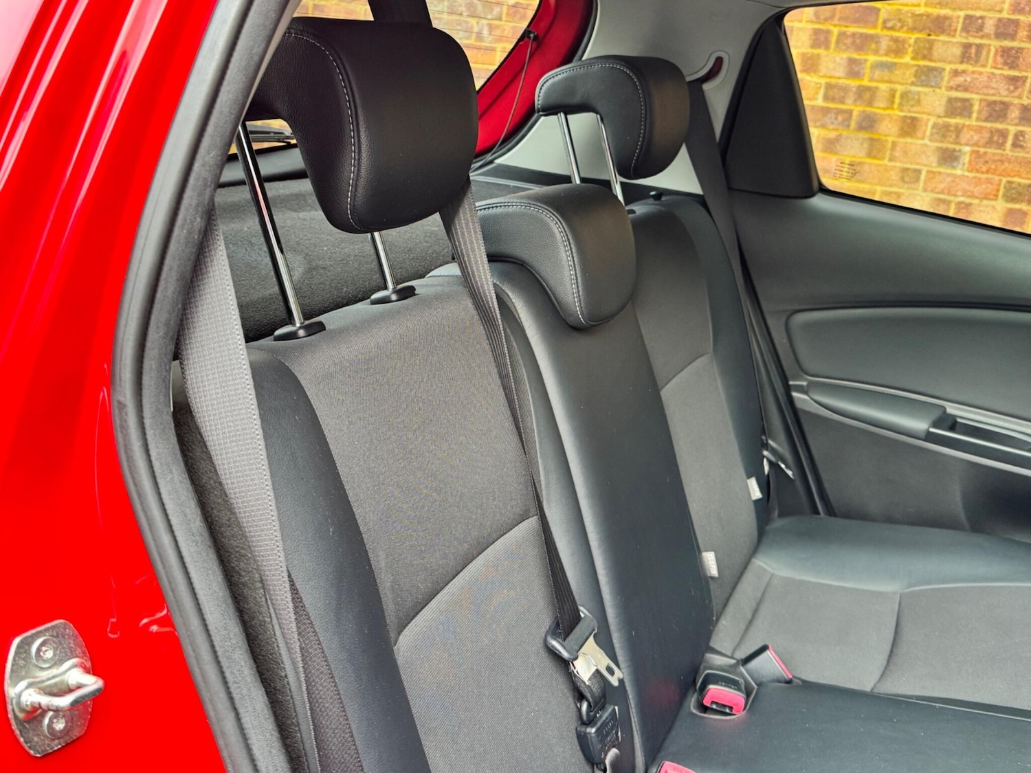 Used Toyota Yaris 2015 for sale - 76988304: Photo 42