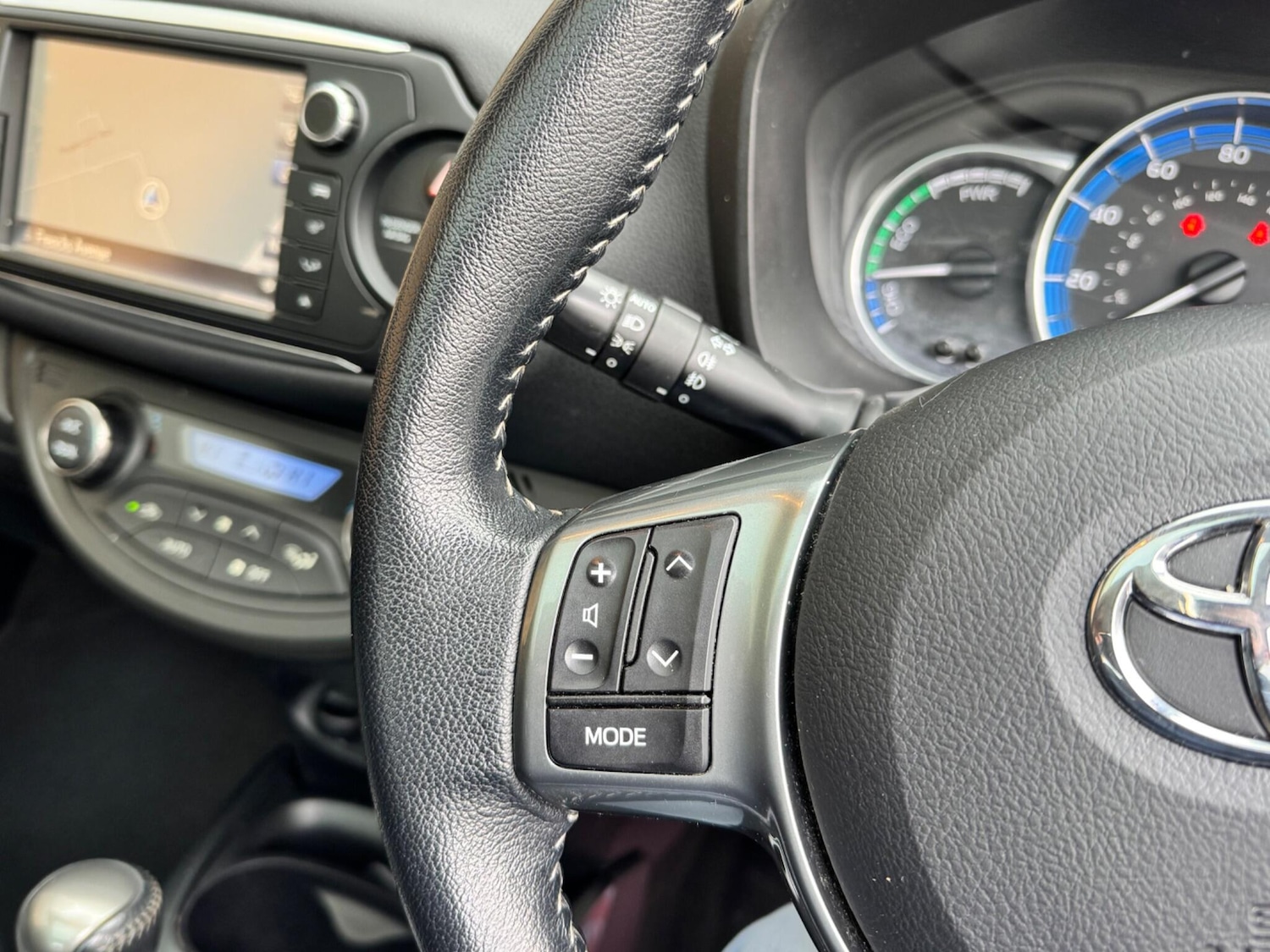 Used Toyota Yaris 2015 for sale - 76988304: Photo 46