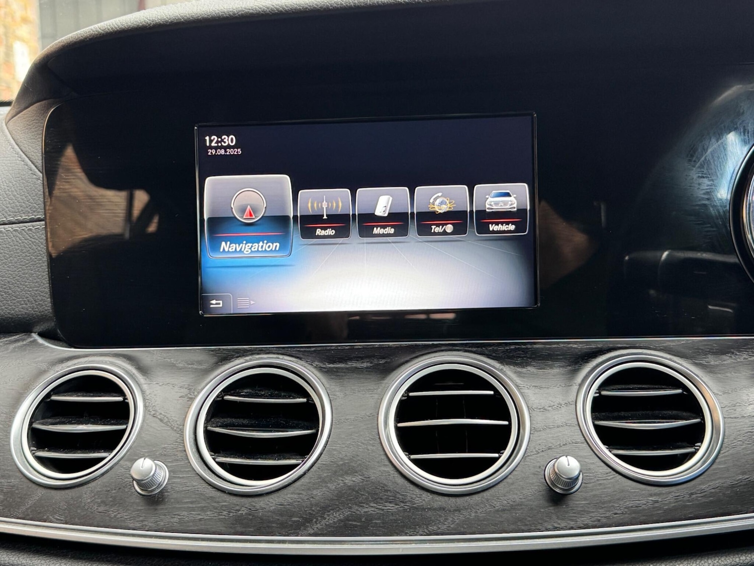 Used Mercedes-Benz E Class 2017 for sale - 76327334: Photo 30