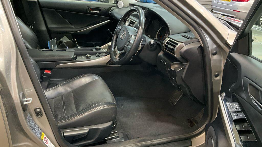 Used Lexus IS 2015 for sale - 77109843: Photo 3