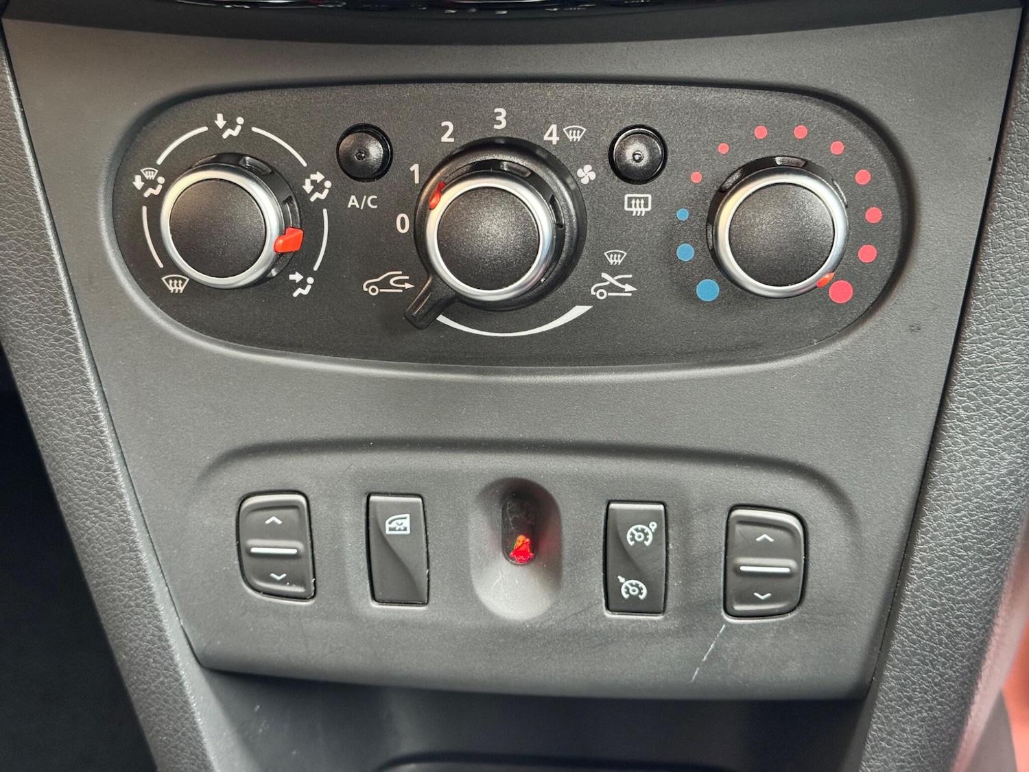 Used Dacia Sandero Stepway 2019 for sale - 76326740: Photo 32