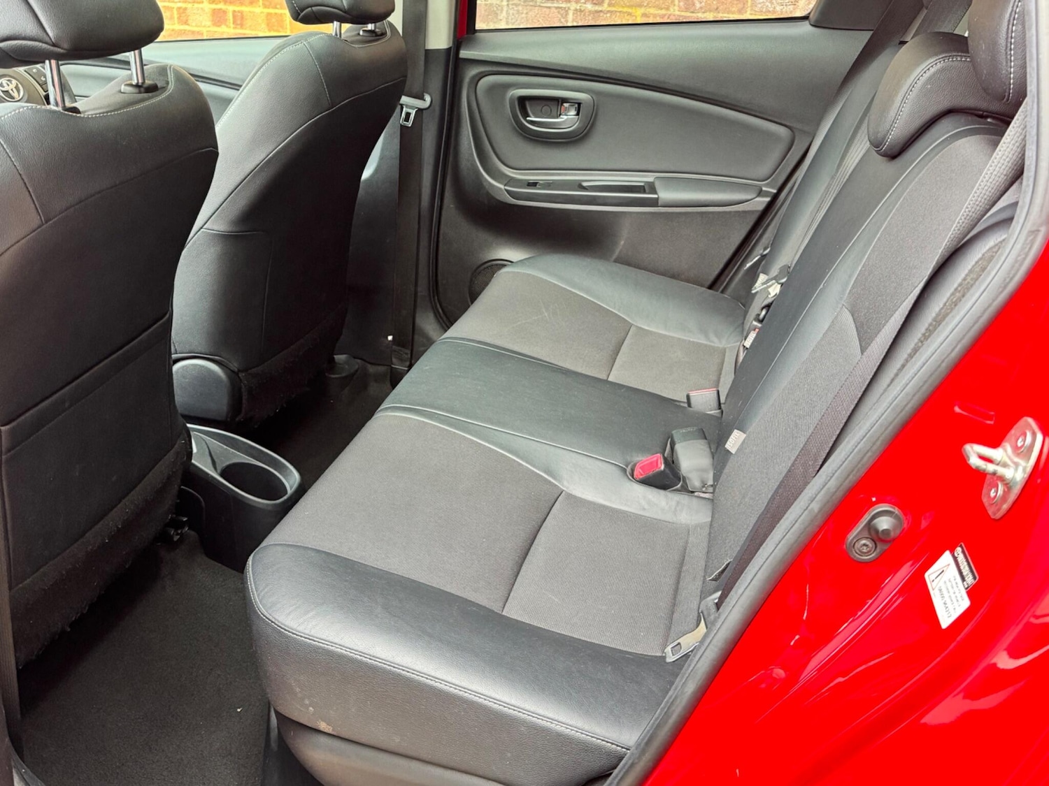 Used Toyota Yaris 2015 for sale - 76326744: Photo 10