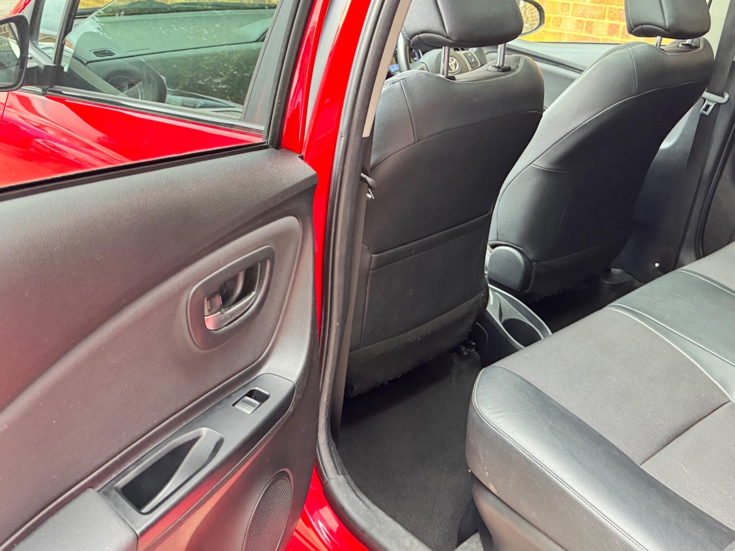 Used Toyota Yaris 2015 for sale - 76326744: Photo 43