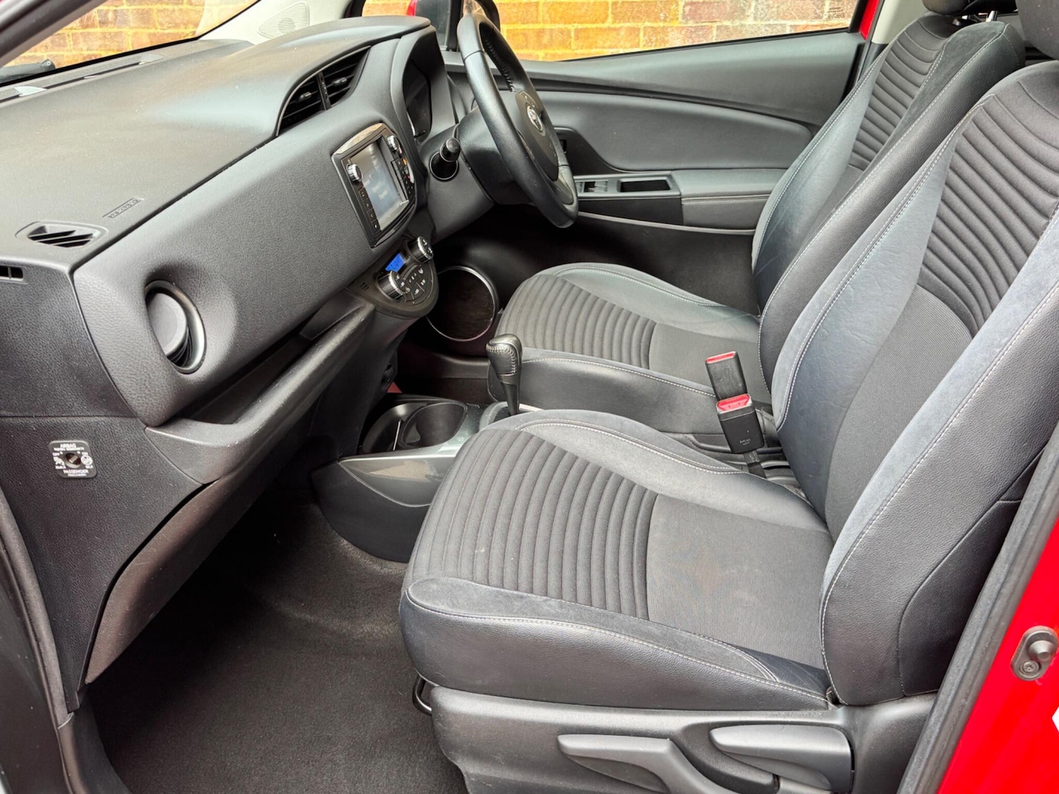 Used Toyota Yaris 2015 for sale - 76326744: Photo 6