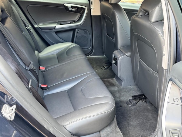 Used Volvo V60 2017 for sale - 76326745: Photo 10