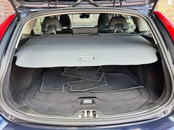 Used Volvo V60 2017 for sale - 76326745: Photo 22