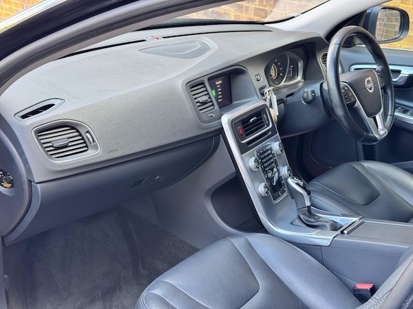 Used Volvo V60 2017 for sale - 76326745: Photo 26