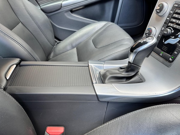 Used Volvo V60 2017 for sale - 76326745: Photo 31