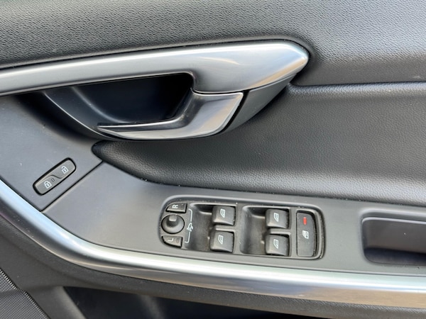 Used Volvo V60 2017 for sale - 76326745: Photo 41