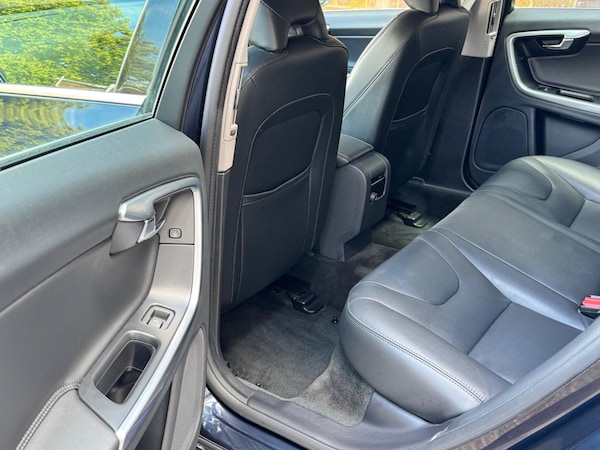 Used Volvo V60 2017 for sale - 76326745: Photo 46