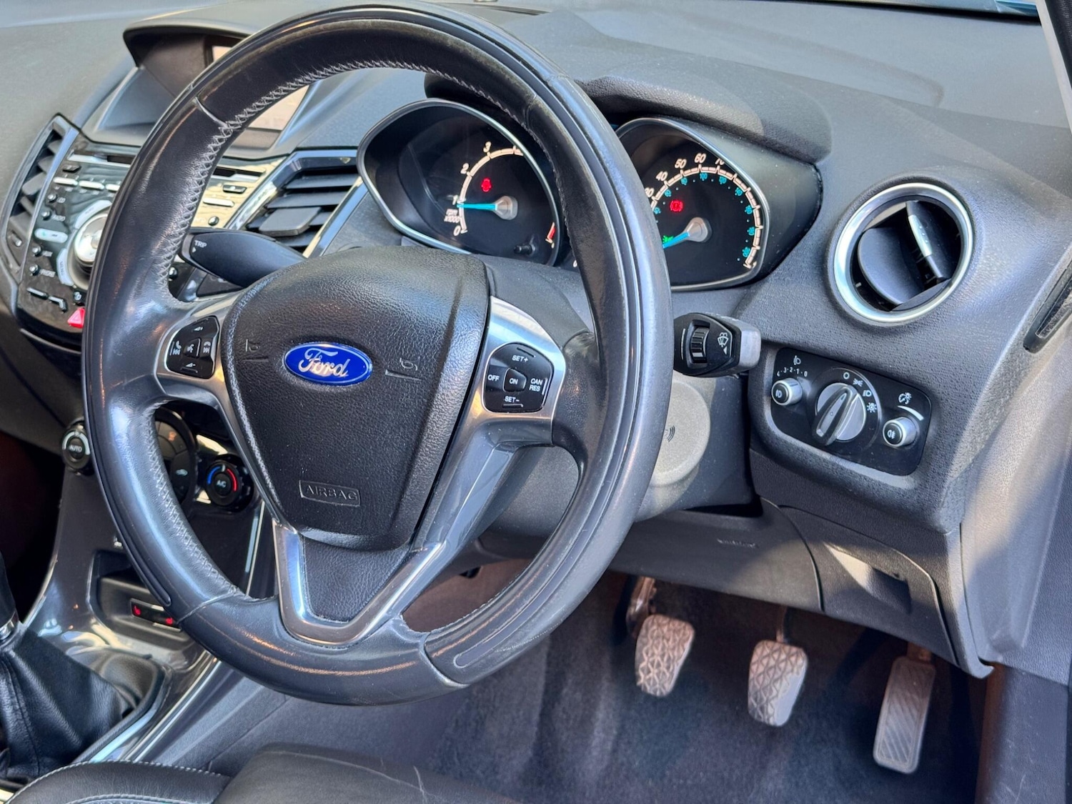 Used Ford Fiesta 2013 for sale - 76742339: Photo 24