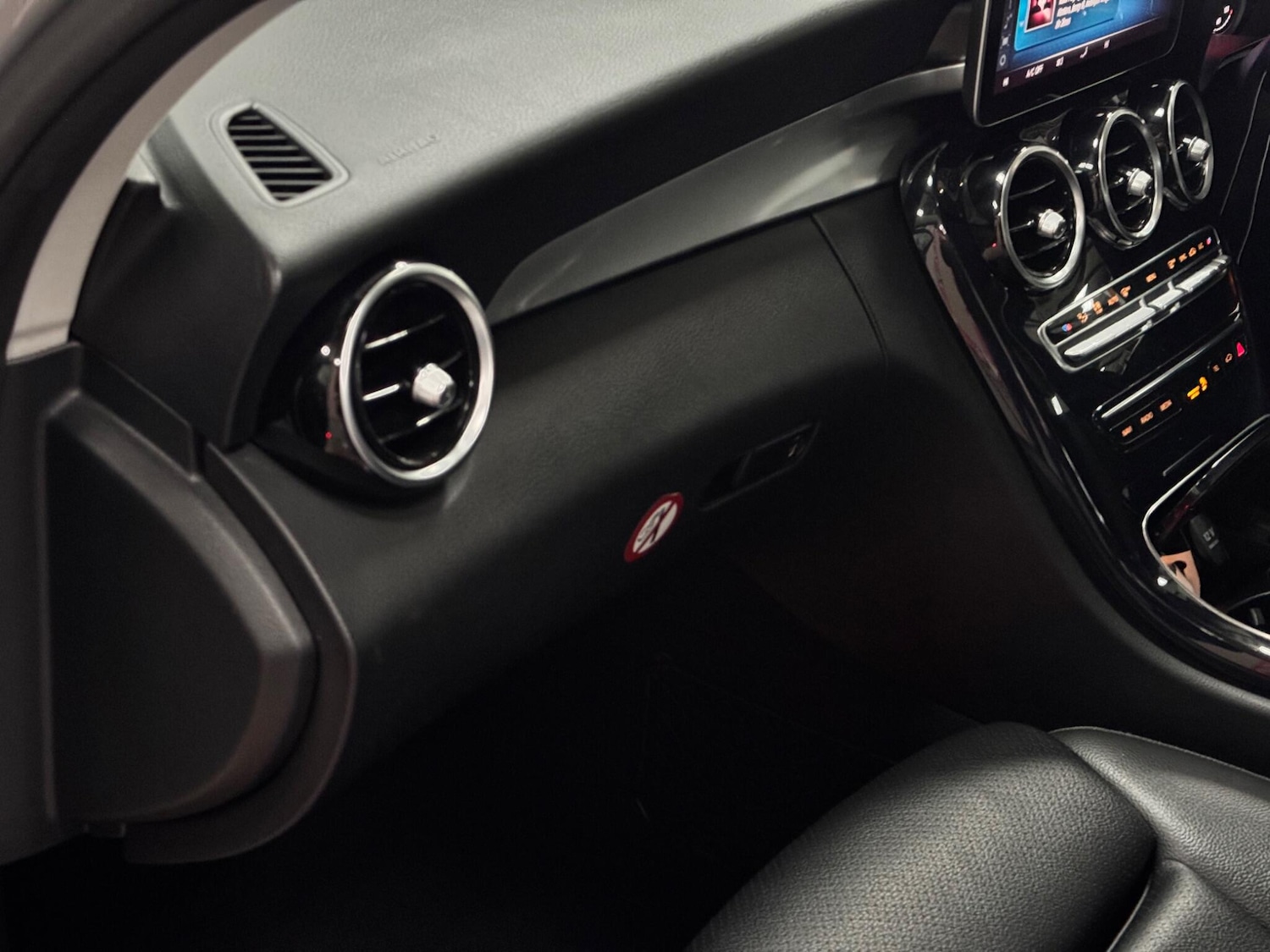 Used Mercedes-Benz C Class 2019 for sale - 76701908: Photo 23