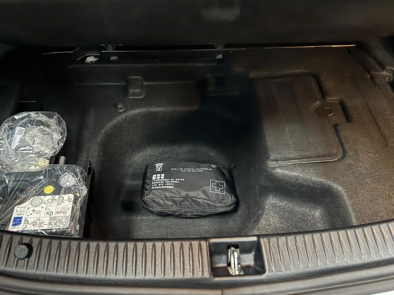 Used Mercedes-Benz C Class 2019 for sale - 76701908: Photo 36