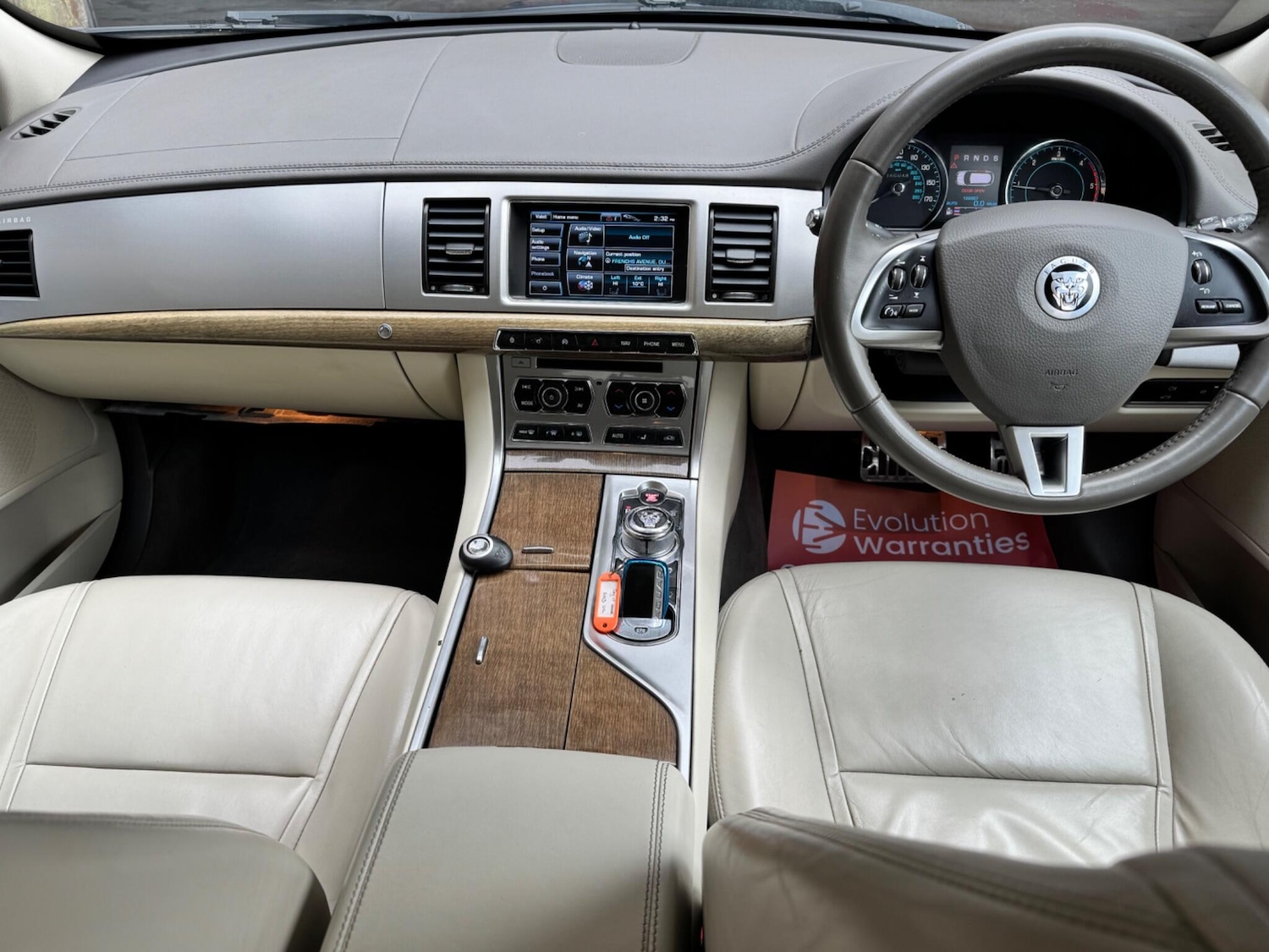 Used Jaguar XF 2013 for sale - 77625638: Photo 4