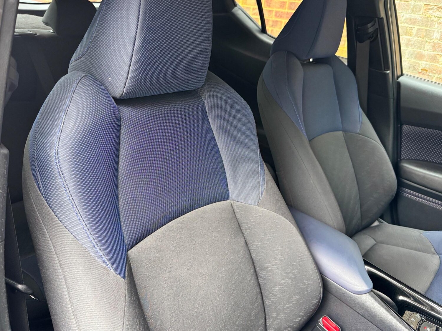Used Toyota C-HR 2017 for sale - 76325999: Photo 34