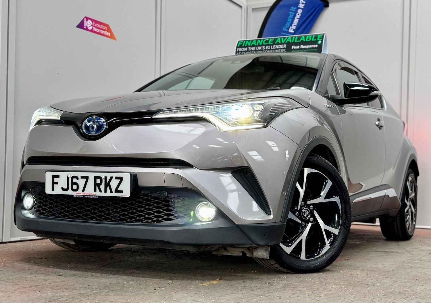 Used Toyota C-HR 2017 for sale - 76325999: Photo 4