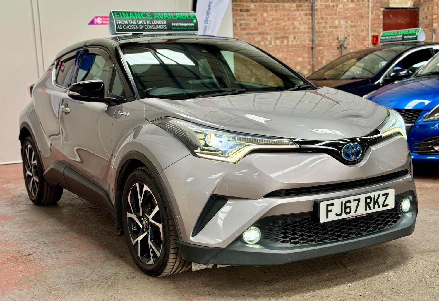 Used Toyota C-HR 2017 for sale - 76325999: Photo 6