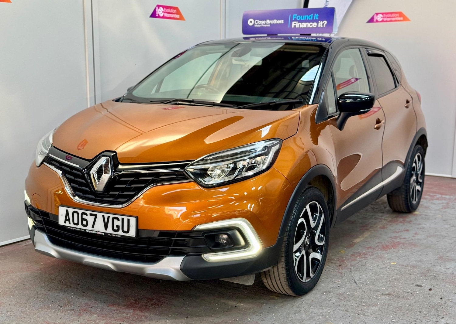 Used Renault Captur 2017 for sale - 76326471: Photo 2