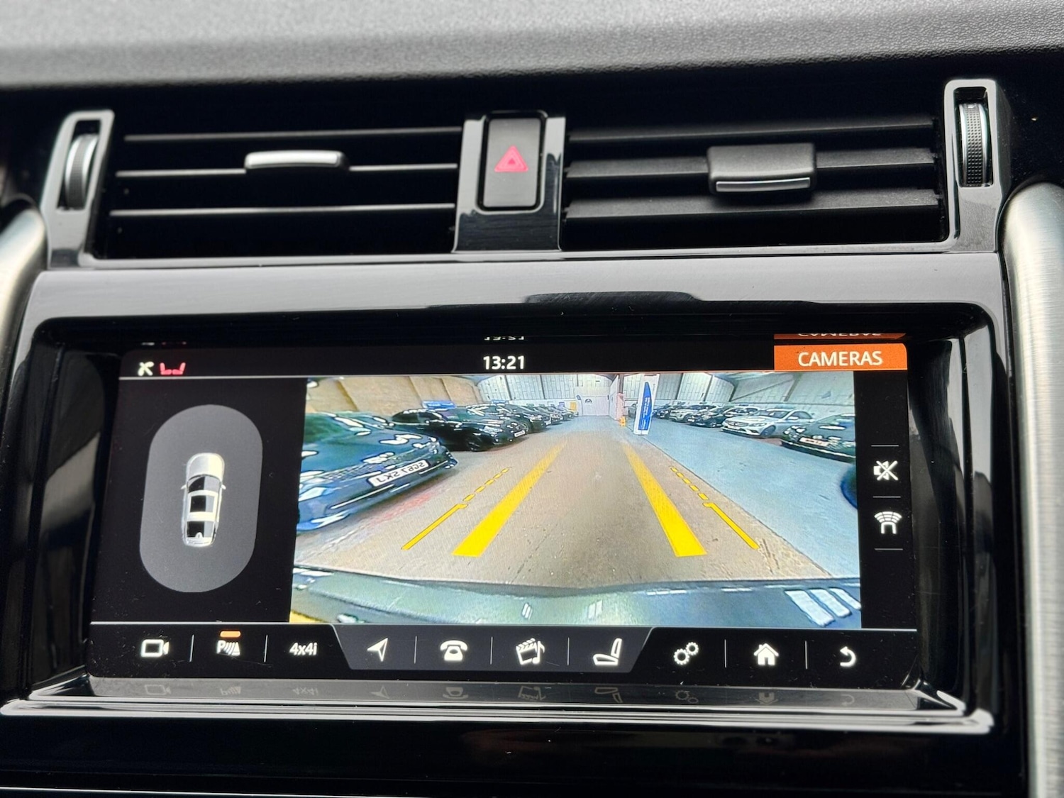 Used Land Rover Discovery 2017 for sale - 76377517: Photo 32