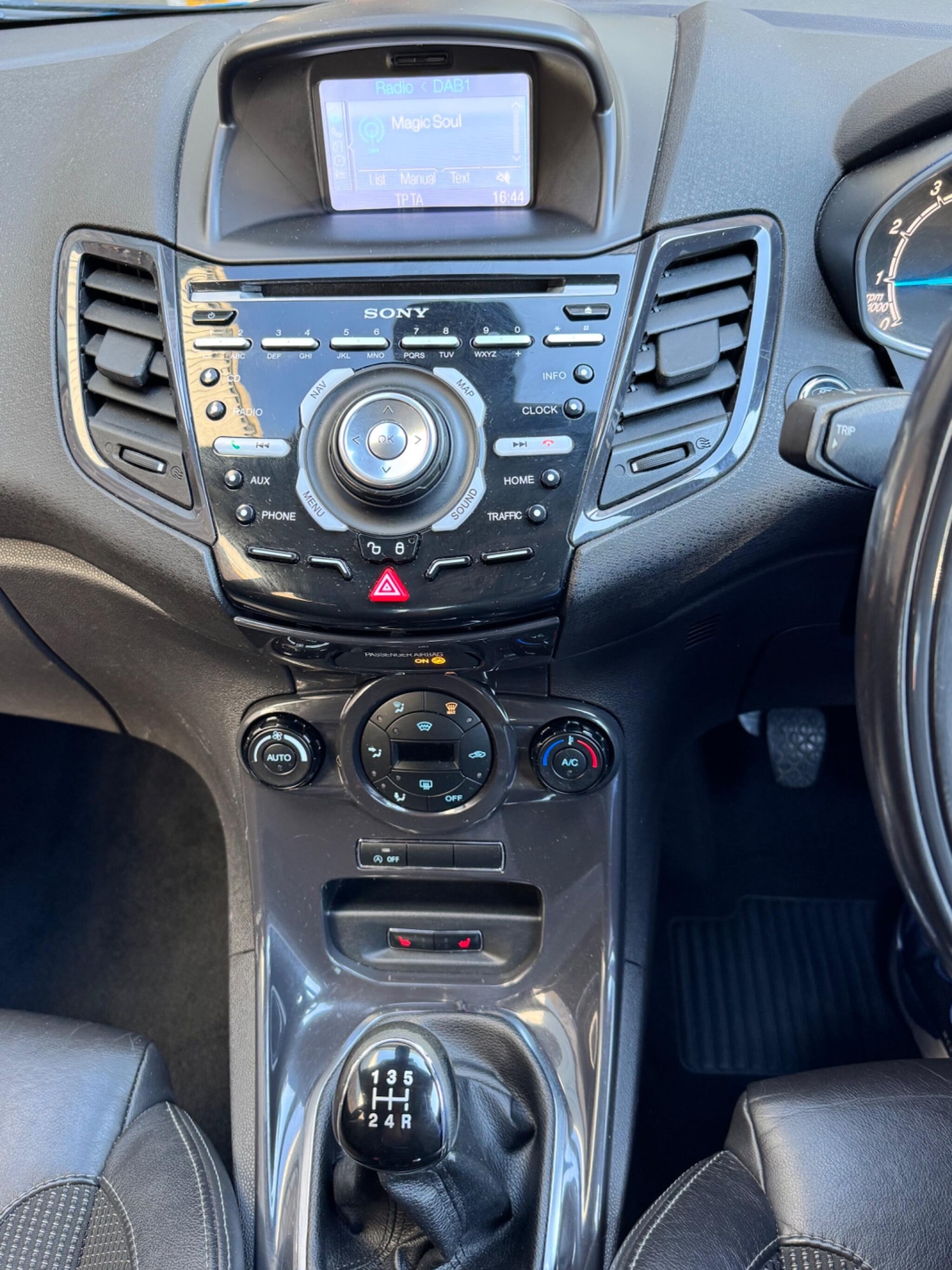 Used Ford Fiesta 2013 for sale - 76327294: Photo 26