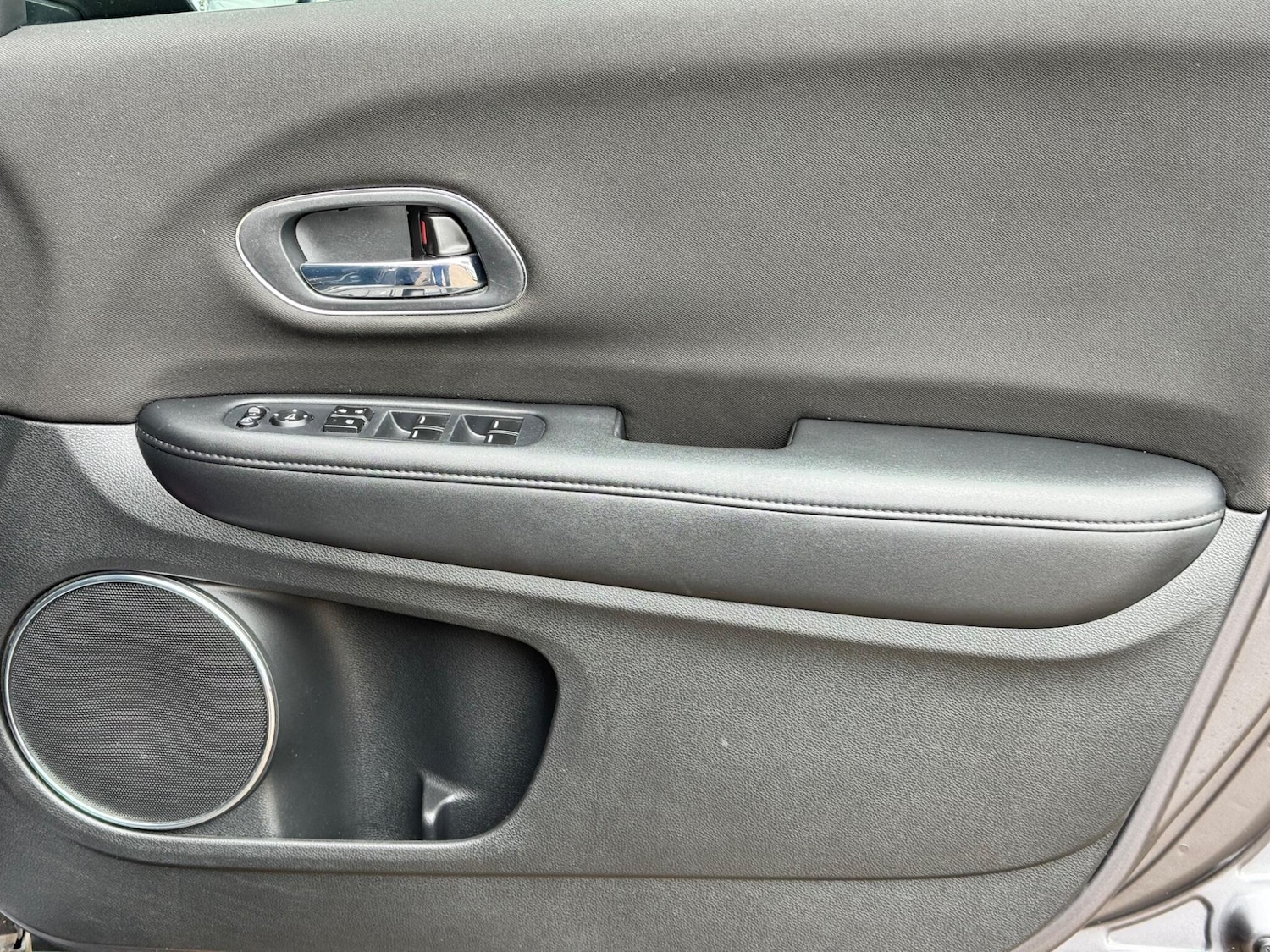 Used Honda HR-V 2015 for sale - 76326123: Photo 36