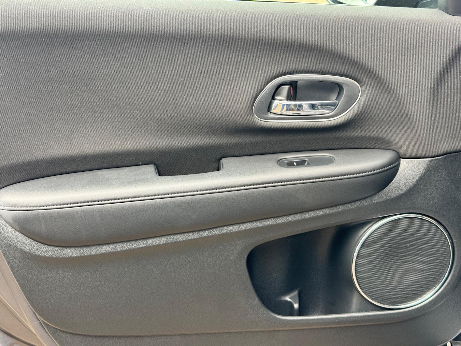 Used Honda HR-V 2015 for sale - 76326123: Photo 38