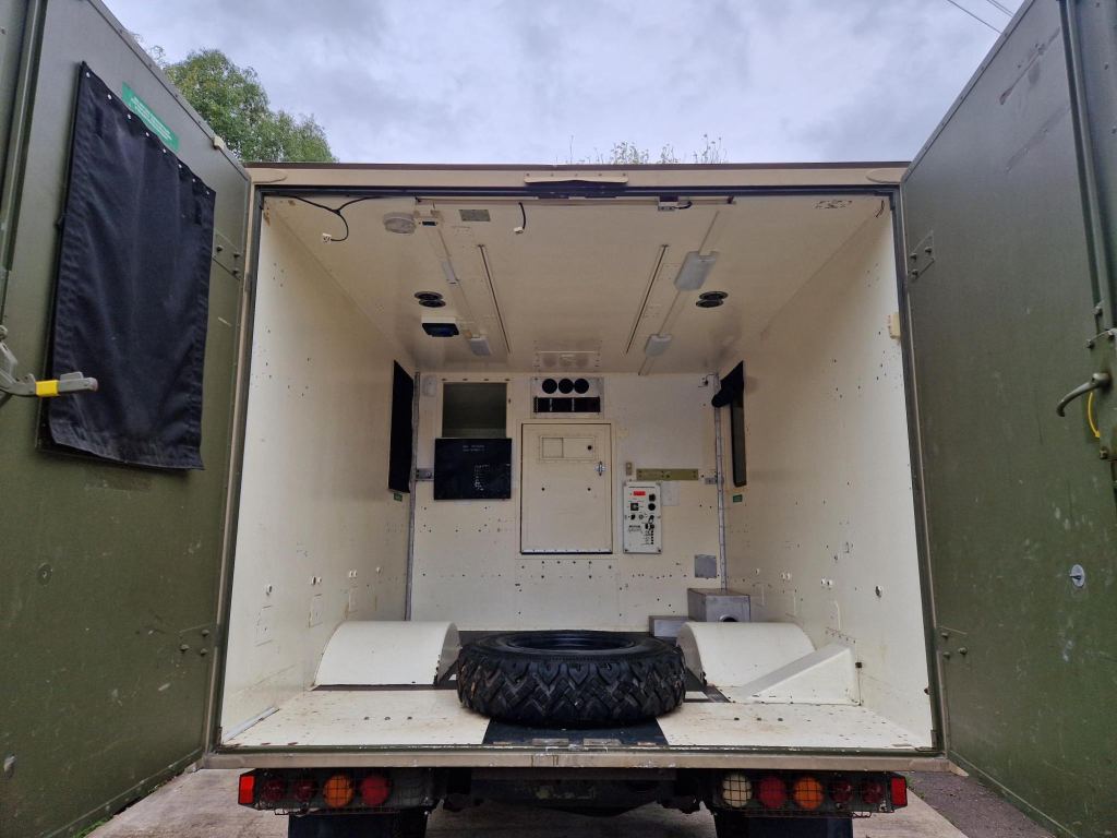 Used Land Rover Defender 130 1994 for sale - 76418681: Photo 17