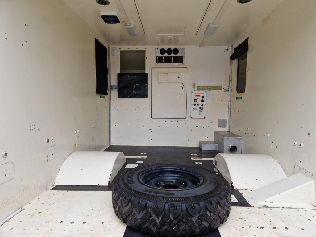 Used Land Rover Defender 130 1994 for sale - 76418681: Photo 5