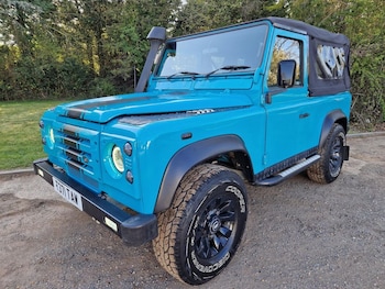 Land Rover - Defender 90