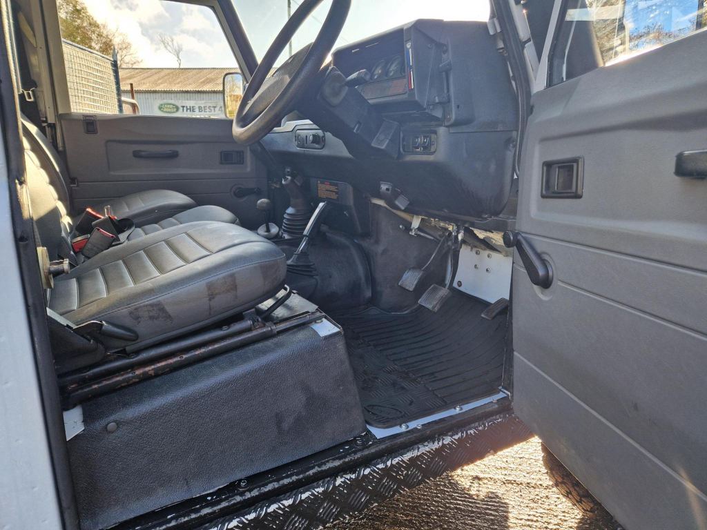 Used Land Rover Defender 1998 for sale - 77453794: Photo 24