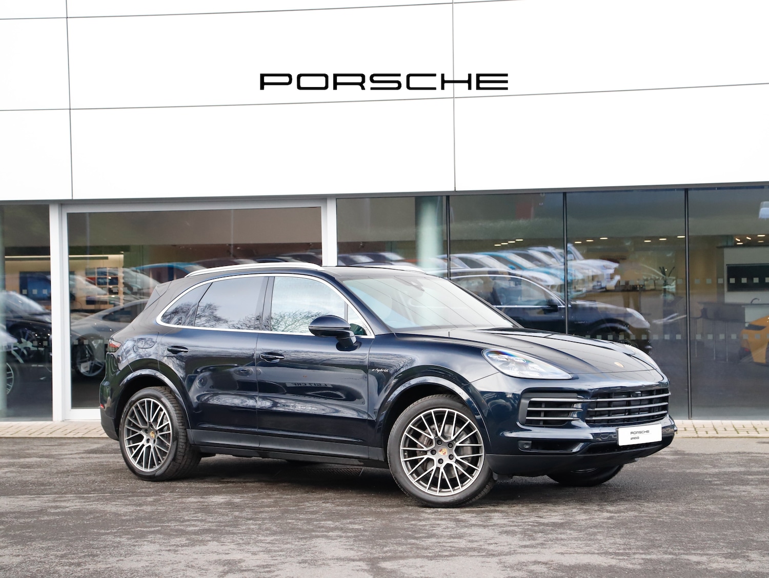 Used Porsche Cayenne 2021 for sale - 77691990: Photo 2