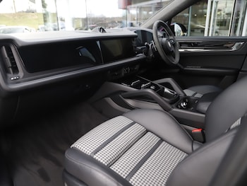 Used Porsche Cayenne 2025 for sale - 78095663: Photo