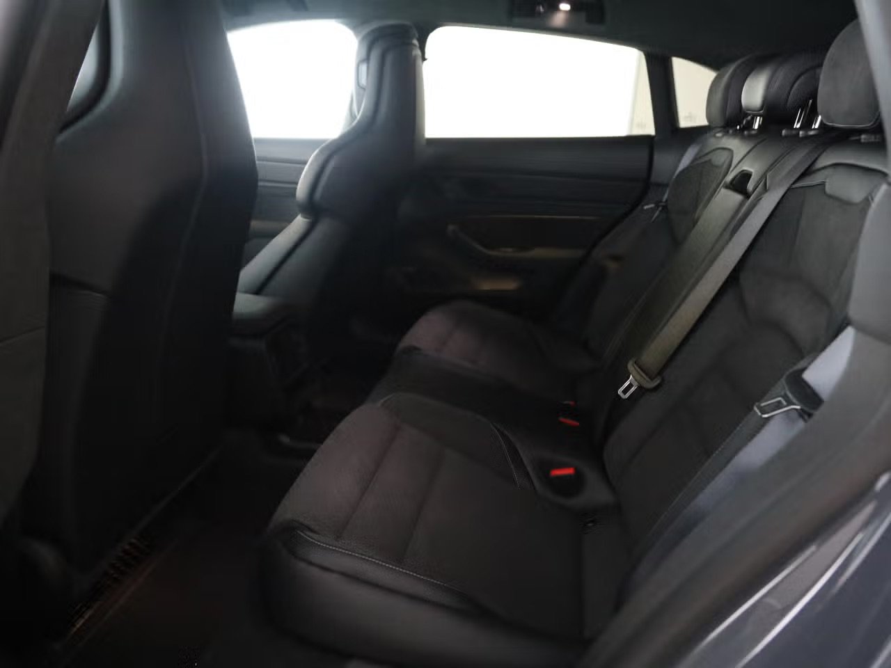 Used Porsche Taycan 2025 for sale - 76197124: Photo 34