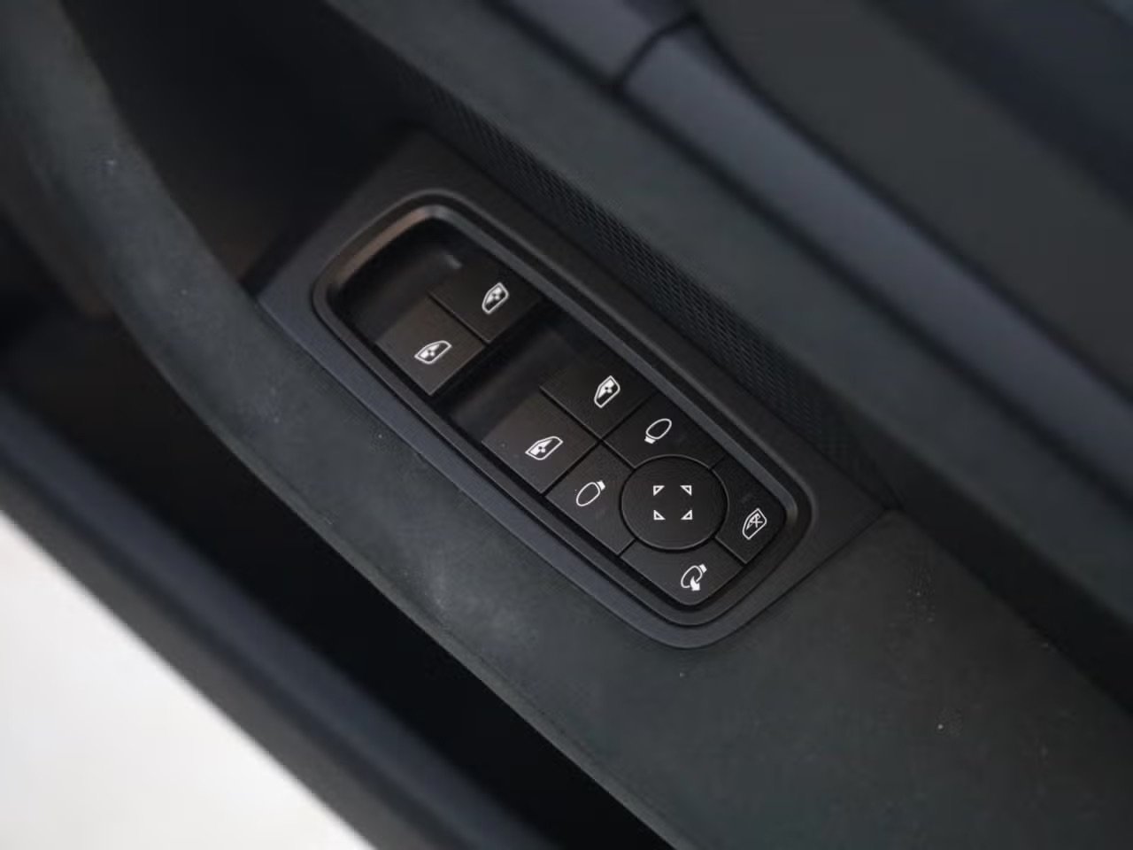 Used Porsche Taycan 2025 for sale - 76197124: Photo 36