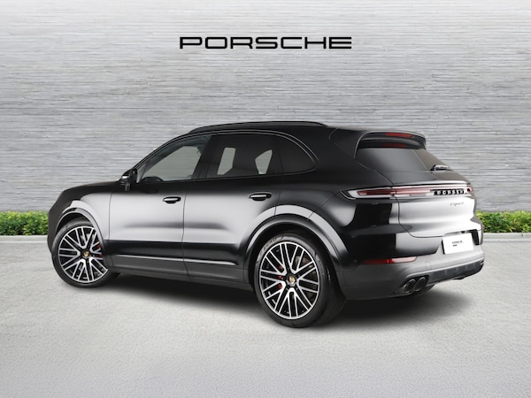 Used Porsche Cayenne 2024 for sale - 76303447: Photo 2